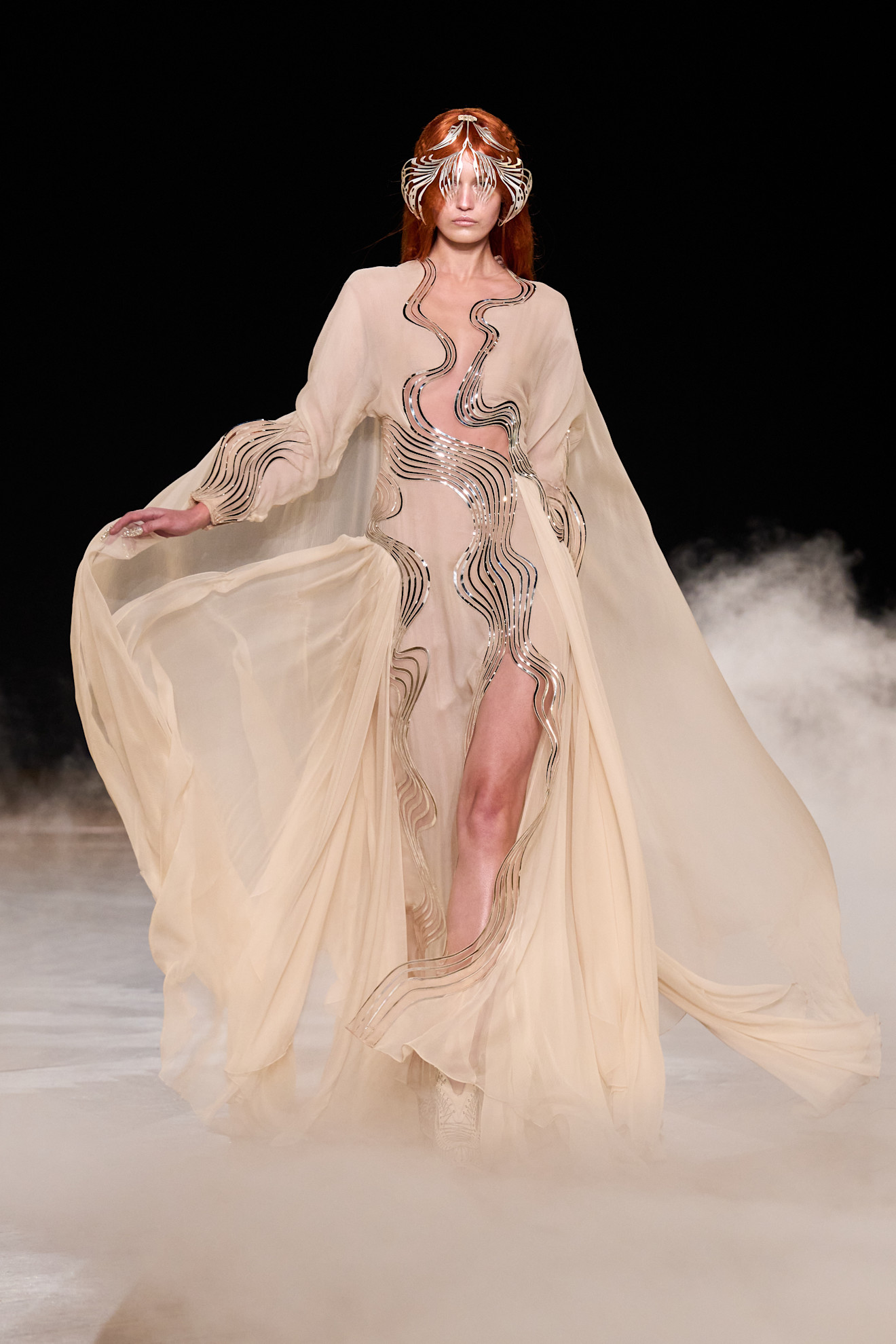 من مجموعة Iris Van Herpen خريف و شتاء  2026 للأزياء الراقية